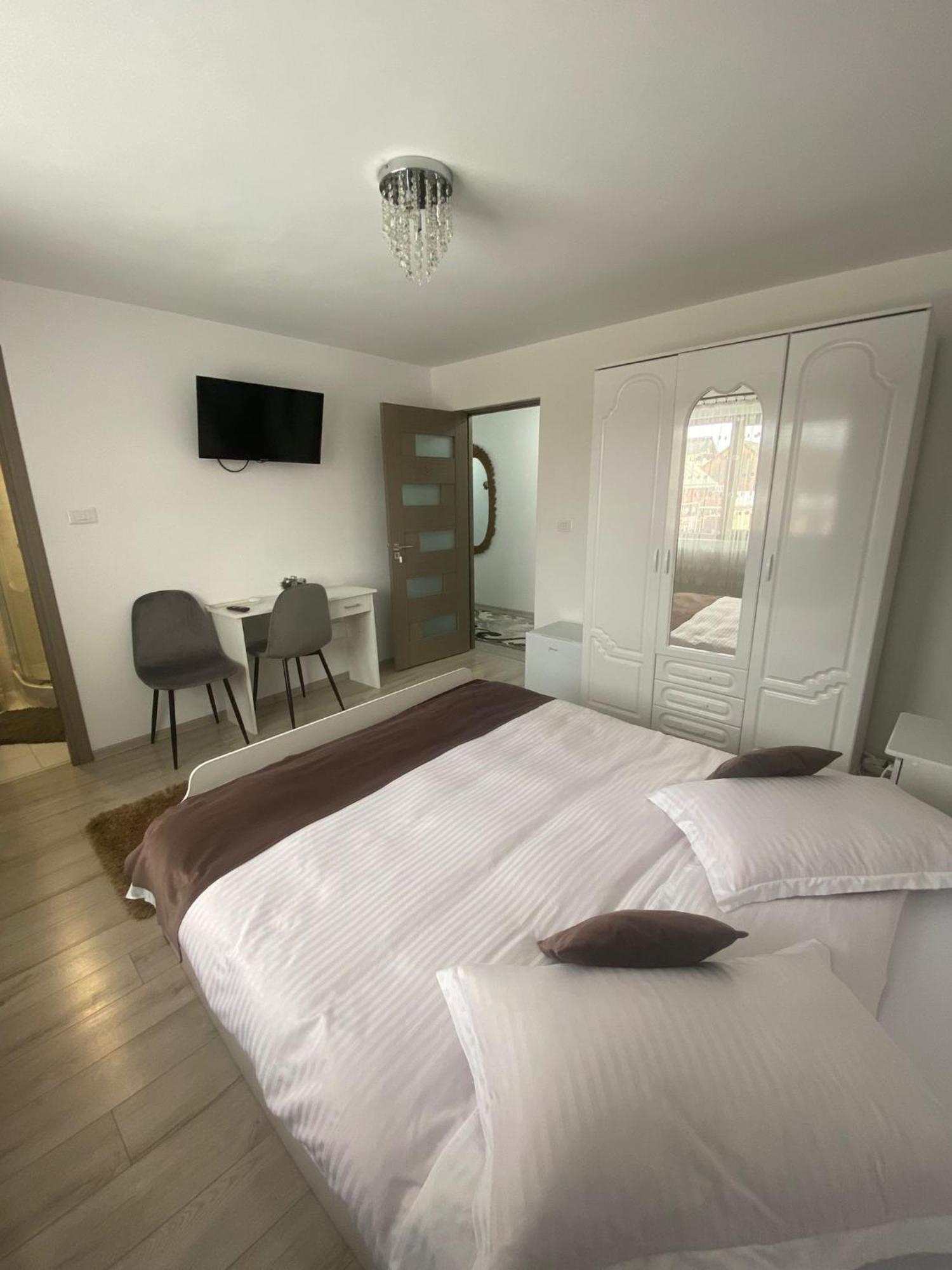 Hotel Casa Irina Mînăstirea Humorului Esterno foto
