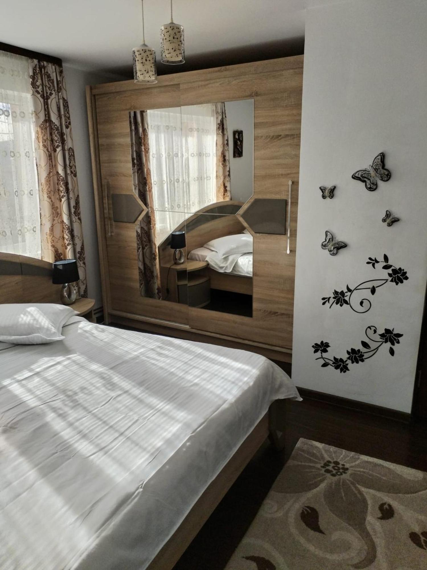 Hotel Casa Irina Mînăstirea Humorului Esterno foto