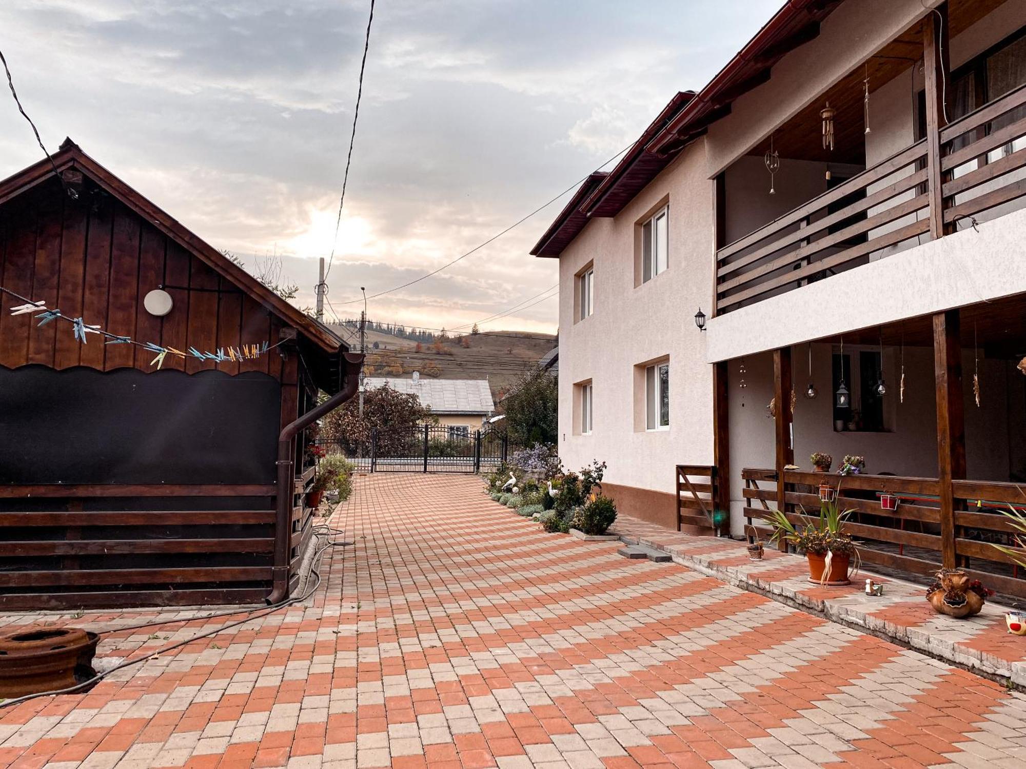 Hotel Casa Irina Mînăstirea Humorului Esterno foto