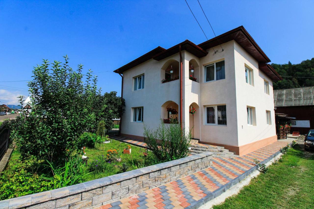 Hotel Casa Irina Mînăstirea Humorului Esterno foto
